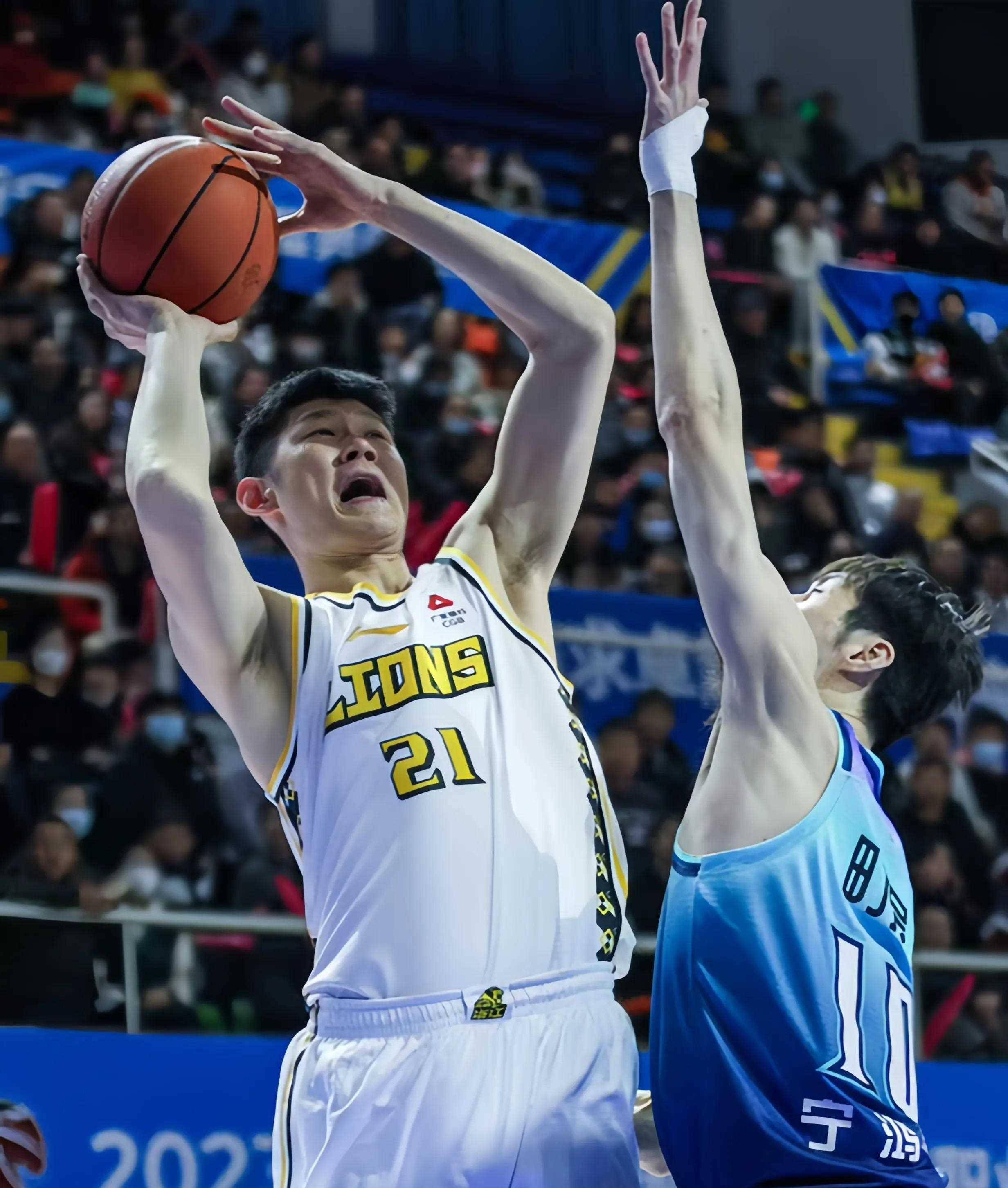 广厦队主场大胜，球员状态正佳，氛围融洽